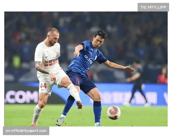 【2026年4月中超联赛·赛后·特写特写：比赛结束后，双方球员交换球衣并合影，展现友好竞技精神